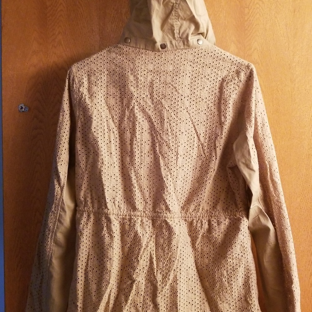 Buckle light jacket. - Picture 2 of 3